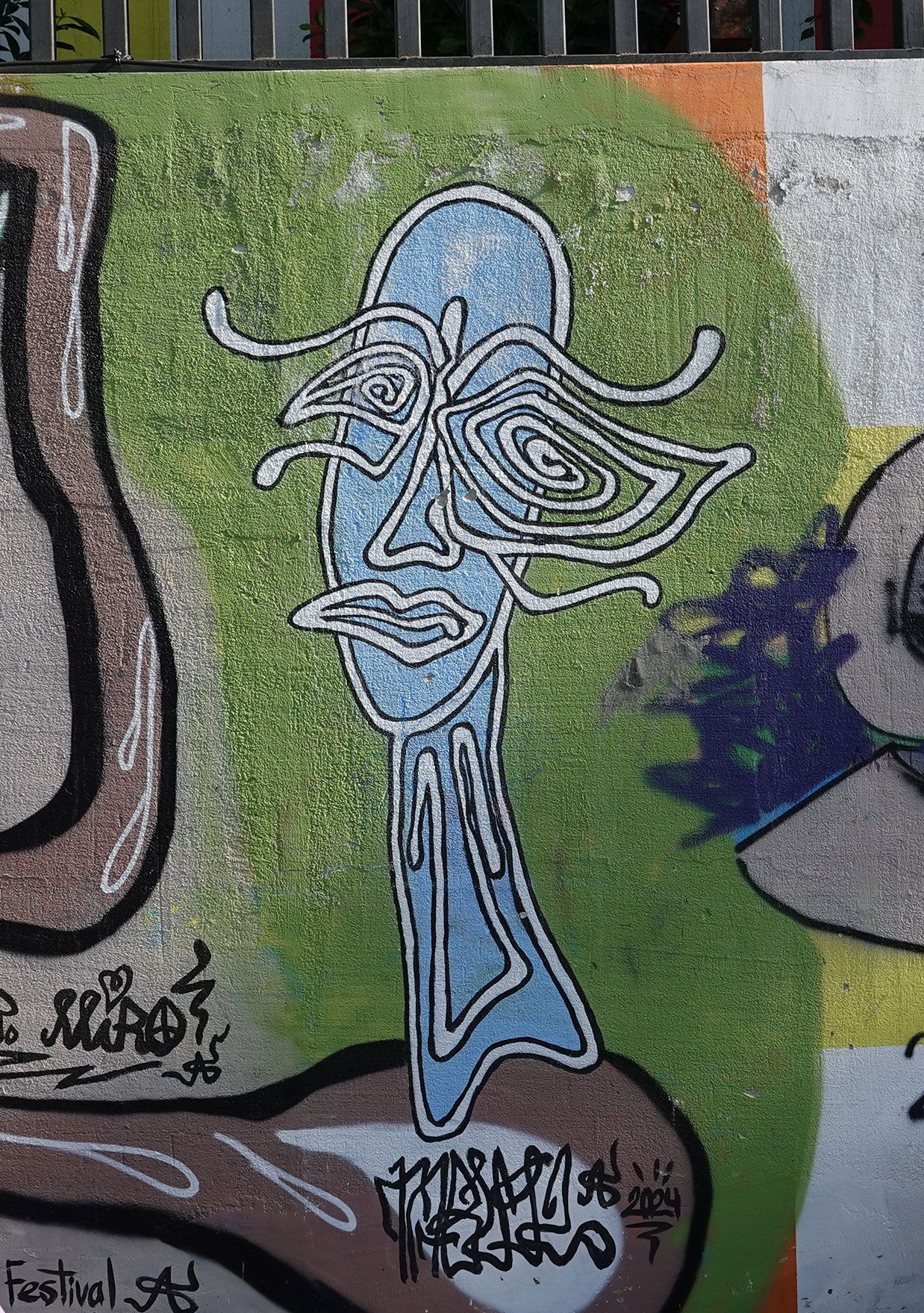Two Characters - Tabu92