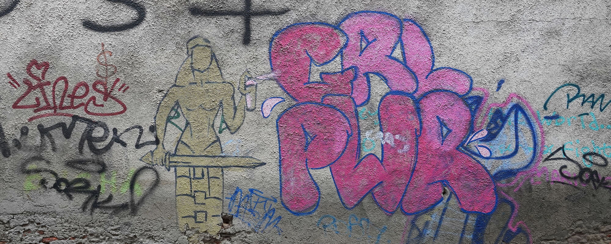 Mother of Georgia with a Spray can - Grl Pwer