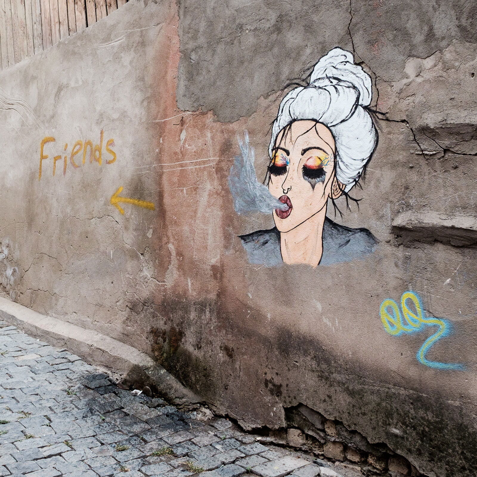 Smoking Lady - QQ